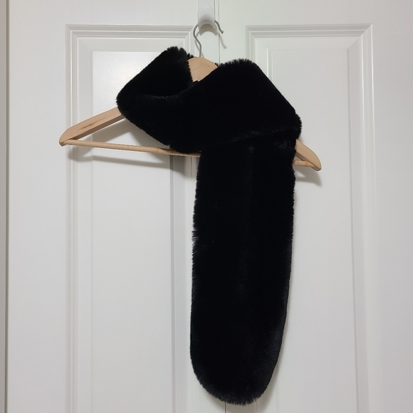 Luxe Faux Fur Wrap - Picture 3 of 6